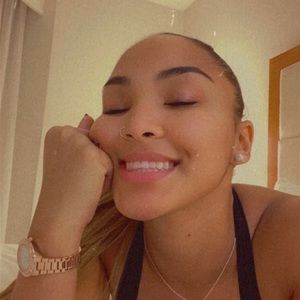 Meet your Posher, Ailyn